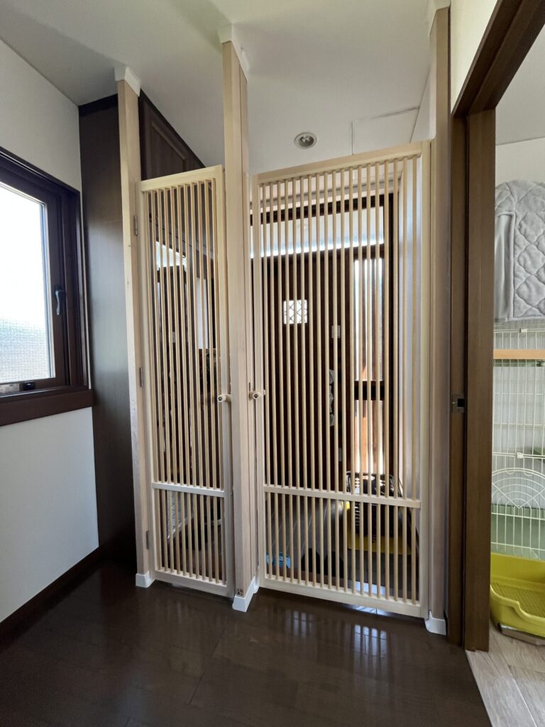 猫脱走防止扉「にゃんがーど」施工例│愛猫の脱走を防ぐ安心リフォーム