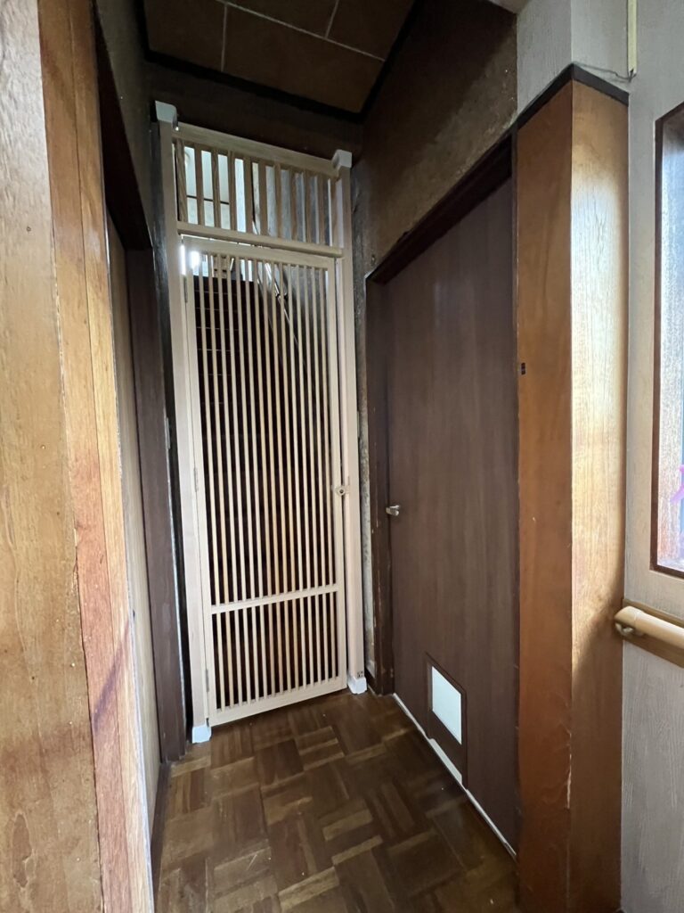 愛猫の自由も、人間の快適さも考えた形に。